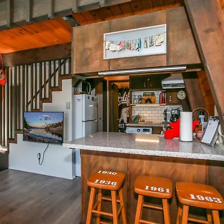 Bills Big Bear Bunkhouse - Beautiful Home Within A Short Drive To All Big Bear Has To Offer!